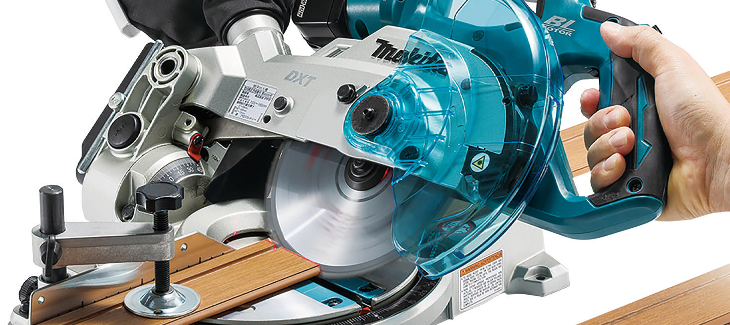 Makita DLS600 kompakt kapp og gjærsag